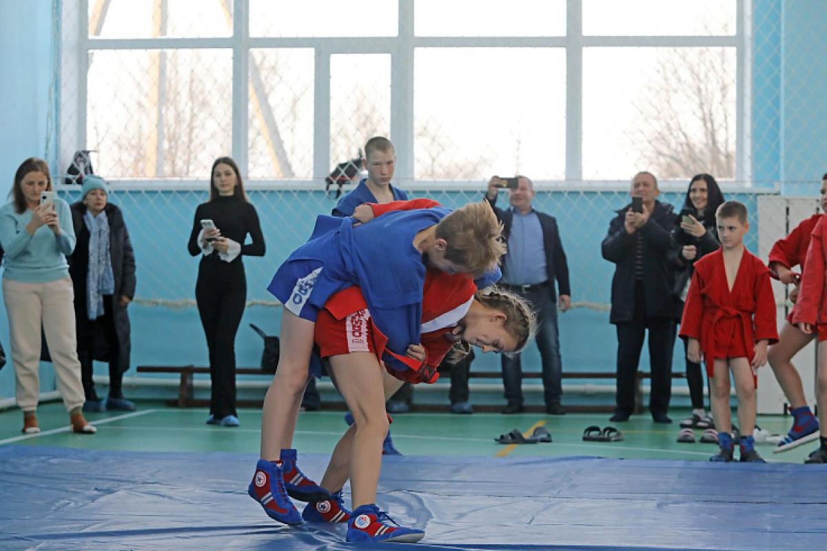 Капитальный ремонт спорткомплекса завершен в поселке Ярославском в Приморье