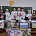 «Единая Россия» провела акцию «Новогодняя посылка» в Казбековском районе