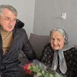 Депутат Ильяс Мамаев навестил ветерана Великой Отечественной войны Галину Белялову