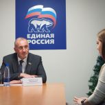 Ямальский парламентарий проконсультировал северянку о сохранении репродуктивного здоровья