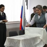 В Благодаровской школе состоялось открытие Парты Героя в честь выпускника школы, участника специальной военной операции Андрея Анисимова