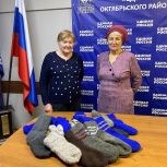 Представители старшего поколения Октябрьского района продолжают помогать бойцам СВО