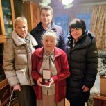 Видяевские единороссы вручили детям войны памятные медали