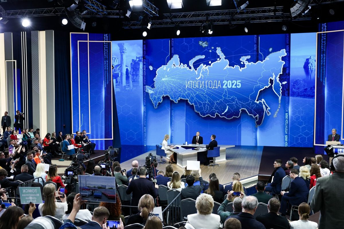 Путин: «Всё в России должно выстраиваться вокруг семьи»
