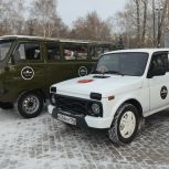 «Единая Россия» в Саду Победы передала гуманитарную помощь, а также автомобили, предоставленные Избирательными комиссиями Челябинской области