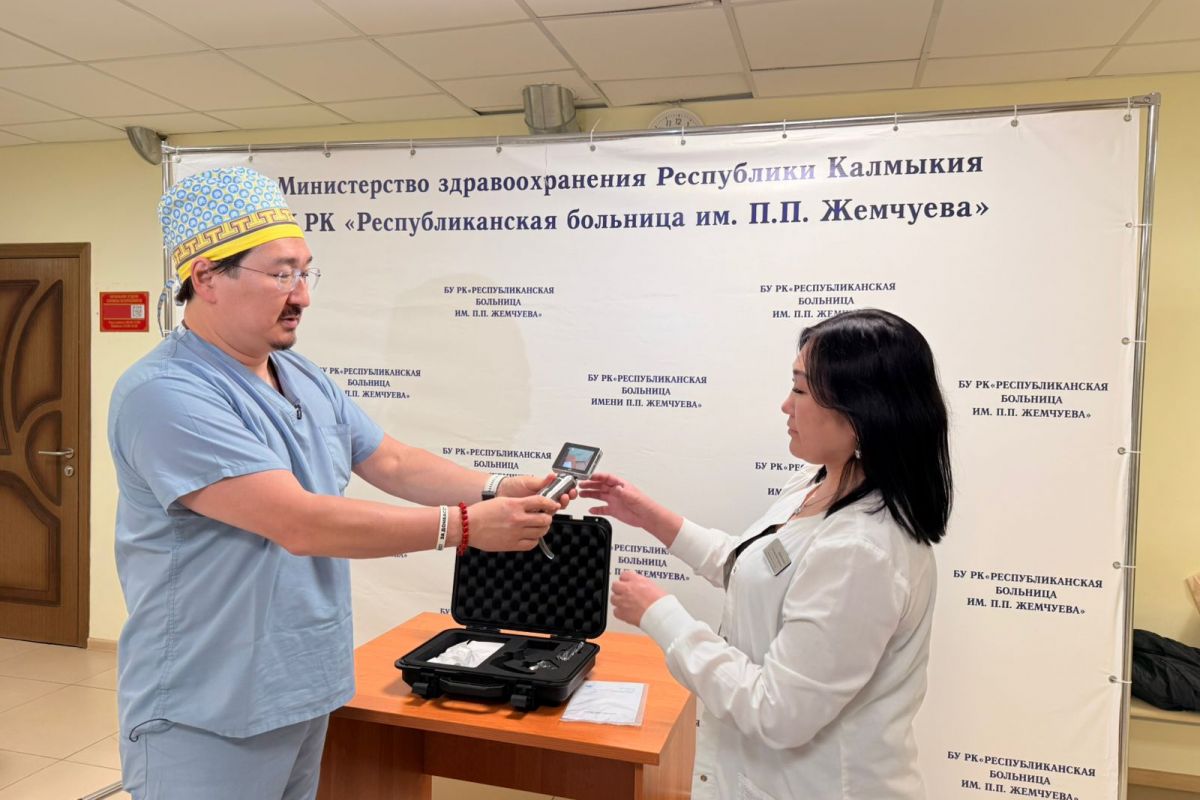 Бадма Башанкаев обеспечил больницу в Элисте оборудованием для сложных интубаций