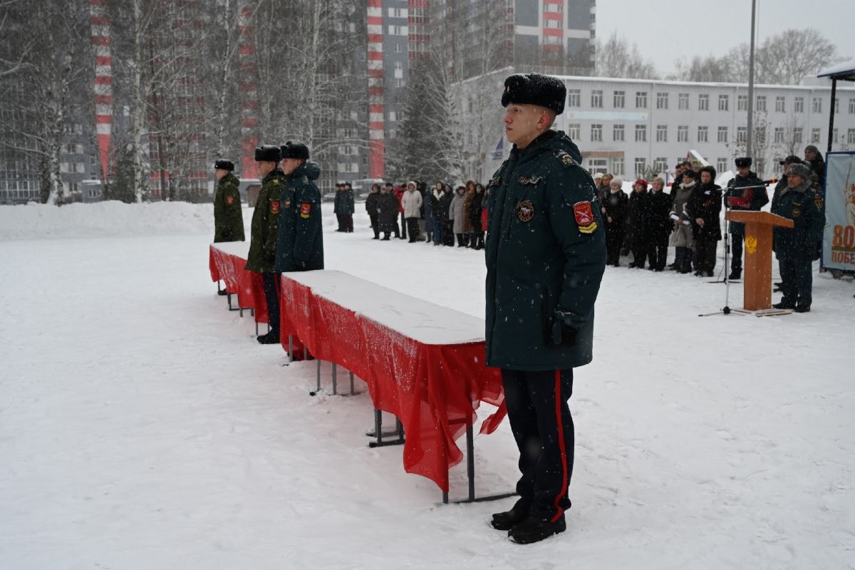 Кузбасские единороссы открыли Парты Героя в кадетской школе МЧС