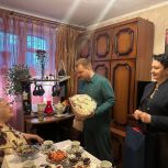 Единороссы поздравили со 100-летием ветерана войны из Можайского района