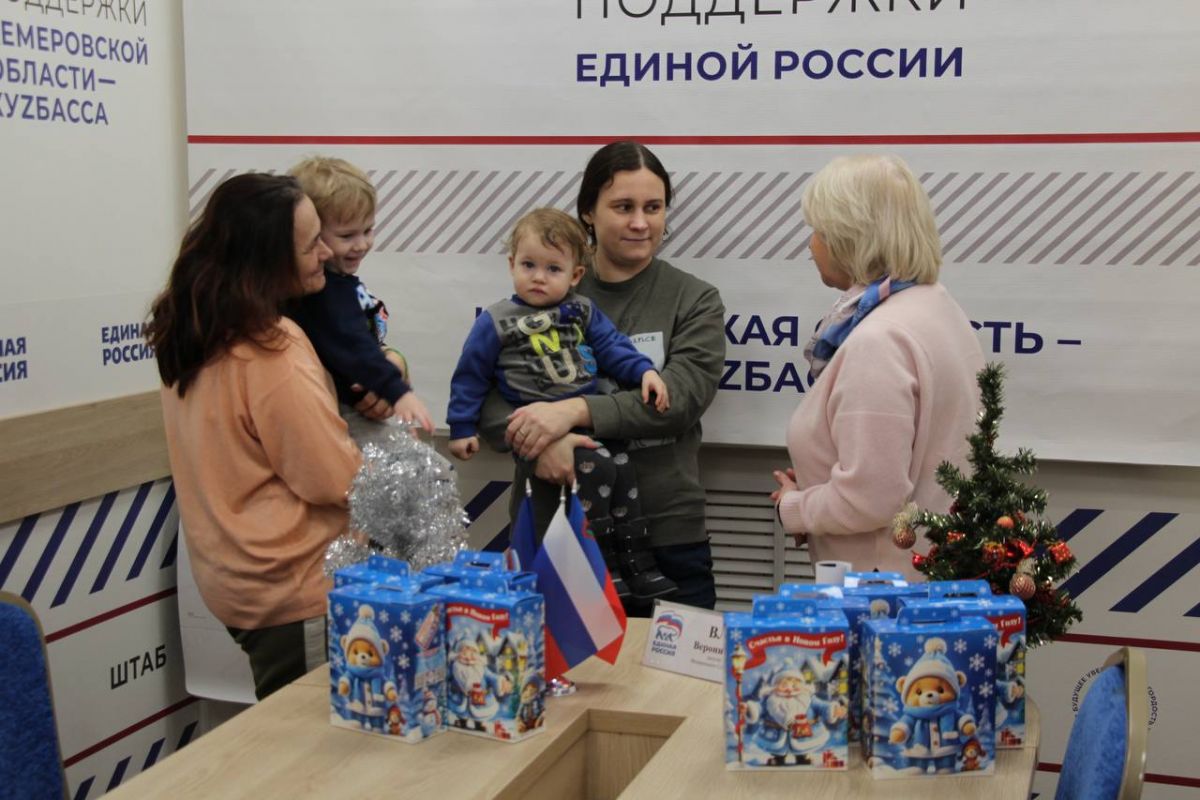 Вероника Власова поздравила многодетную семью с Новым годом