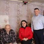 Юлия Феоктистова в Сараевском районе приняла участие в акции «С Новым Годом, ветеран!»