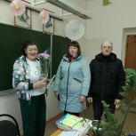Единороссы Железногорского района поздравили многодетных матерей