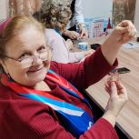 Волонтеры создали новогодние игрушки для детей участников СВО из ЮЗАО