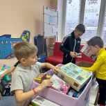 Единороссы передали игрушки в детскую больницу в Новокузнецке