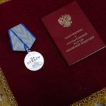 Секретарь Свободненского отделения «Единой России» передал землякам награды за отвагу и мужество
