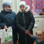 «Единая Россия» поздравляет с новогодними праздниками детей участников СВО и многодетные семьи