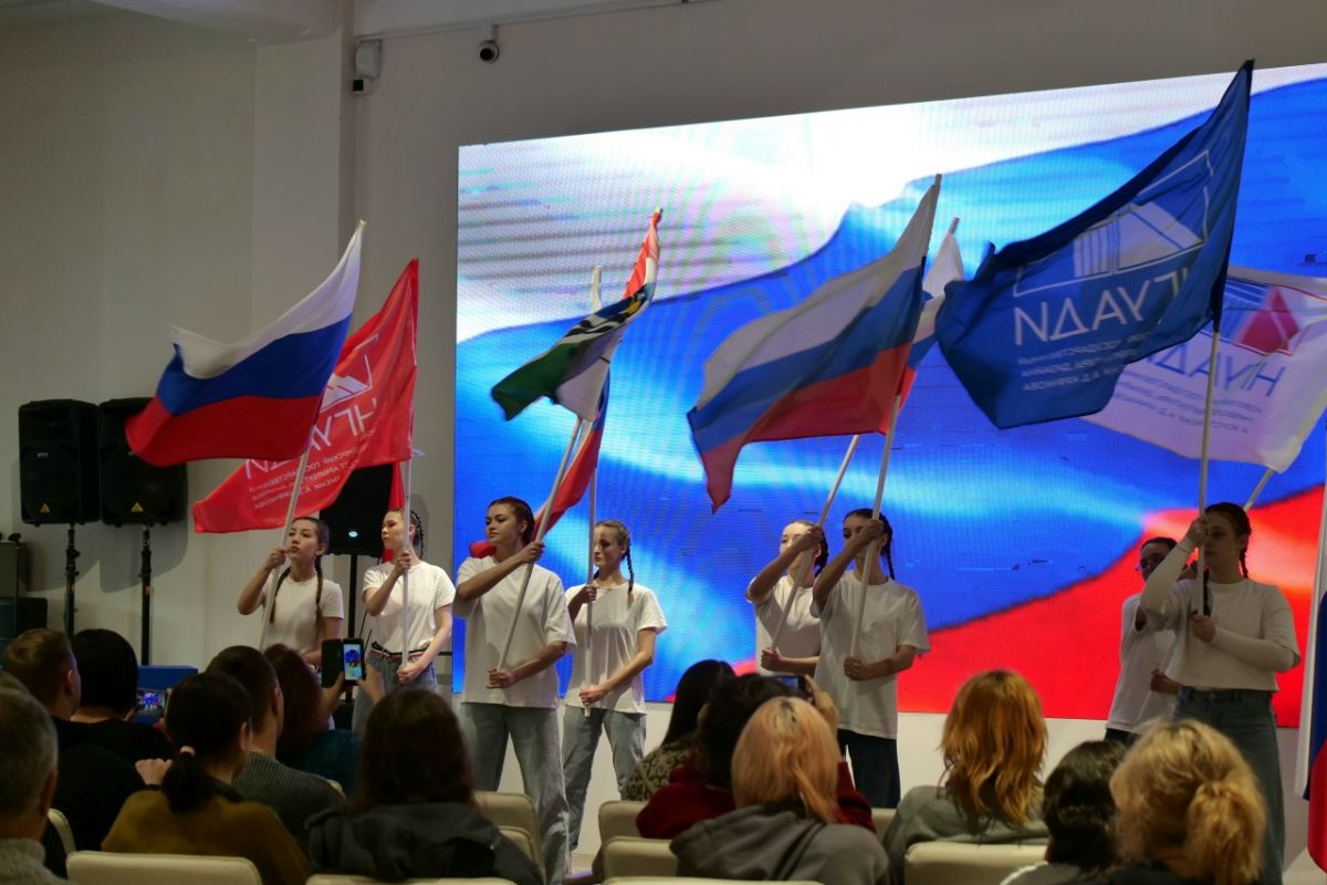 При участии «Единой России» в Новосибирске прошел патриотический концерт «Все песни о тебе, Герой»