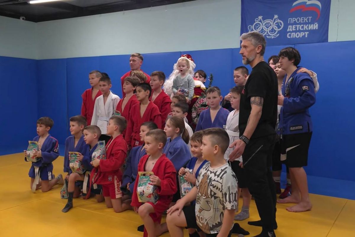 При участии «Единой России» в Курильске прошёл открытый урок по самбо