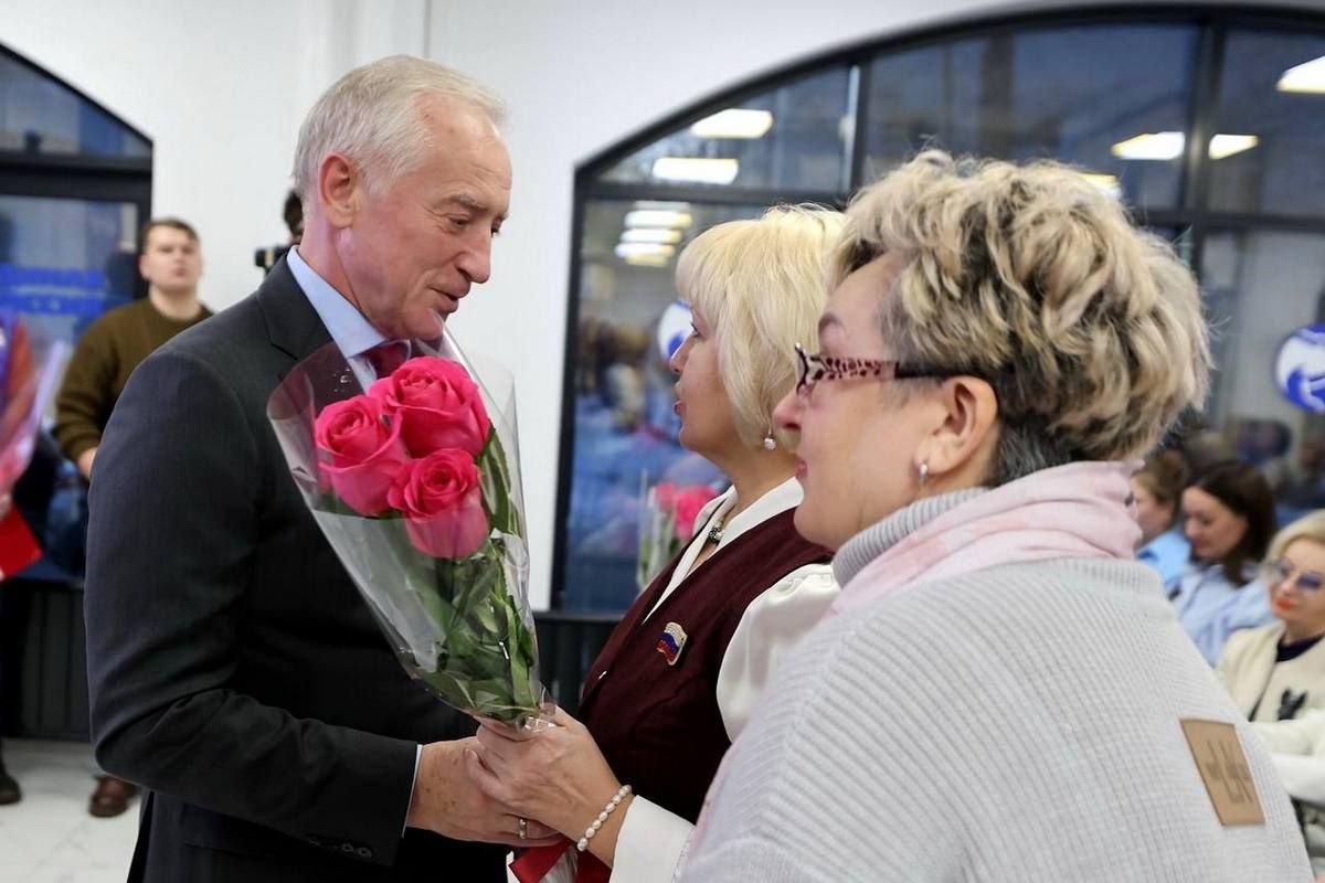 «Единая Россия» поздравила мам Томска с Днём матери