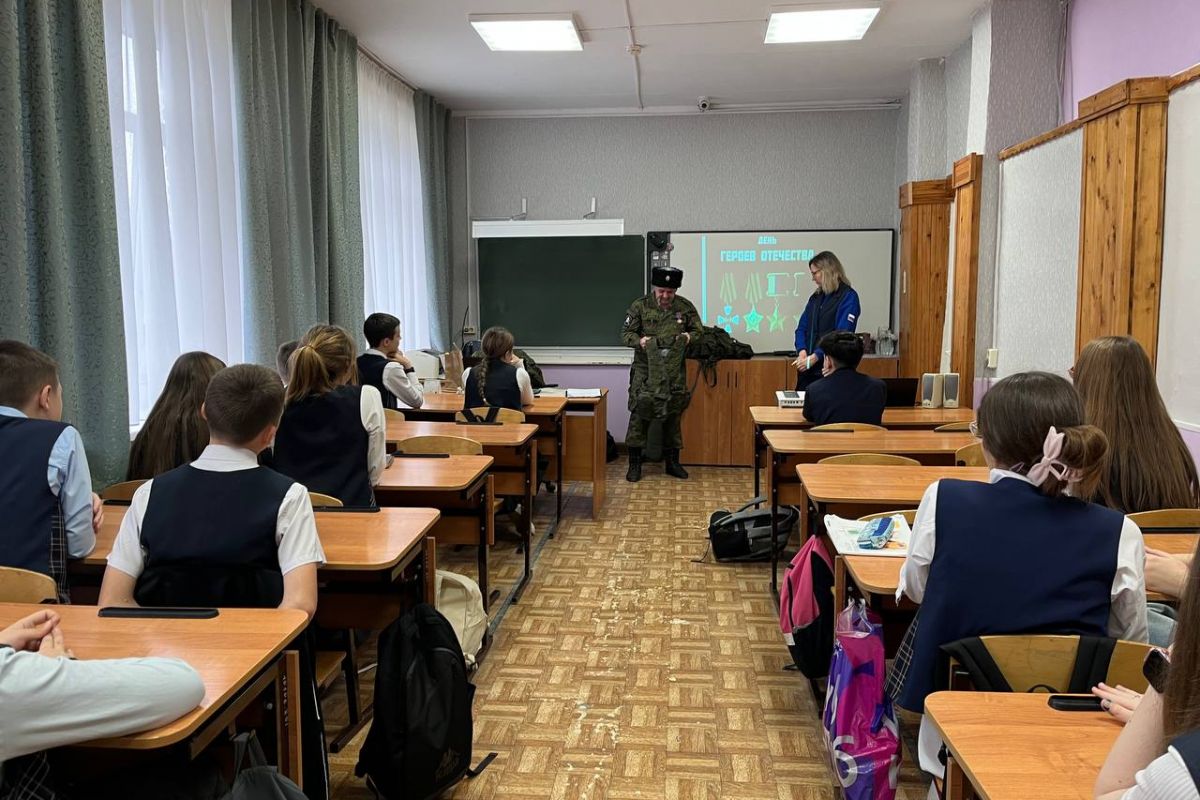 Карталинские школьники пообщались с участником СВО