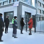 Катания детей с горок у проезжей части на контроле у представителей партии «Единая Россия»