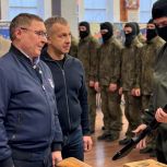 «Единая Россия» и фонд «Ветераны специальной военной и контртеррористических операций» передали оружие бойцам СВО