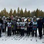 «Единая Россия» организовала в Покачах (ХМАО) лыжные гонки для школьников