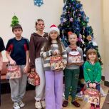 Детей в пункте временного размещения поздравили  с наступающим Новым годом