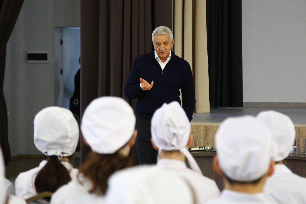 Леонид Огуль провел урок здоровья в медколледже