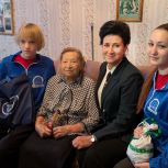 Кузбасским ветеранам подарили домашние пельмени и сувениры