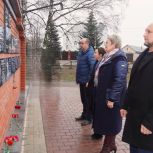 Депутаты «Единой России» поздравили жителей региона с Днем Героев Отечества