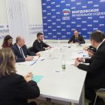 Вопросы ЖКХ, строительства и ремонта дорог, соцподдержки: секретари реготделений «Единой России» и губернаторы провели приёмы граждан