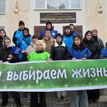 «Мы выбираем жизнь!»: жители села Октябрьское обменяли сигареты на конфеты