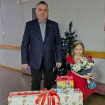 Борис Хохряков исполнил новогоднее желание юной жительницы Нижневартовска