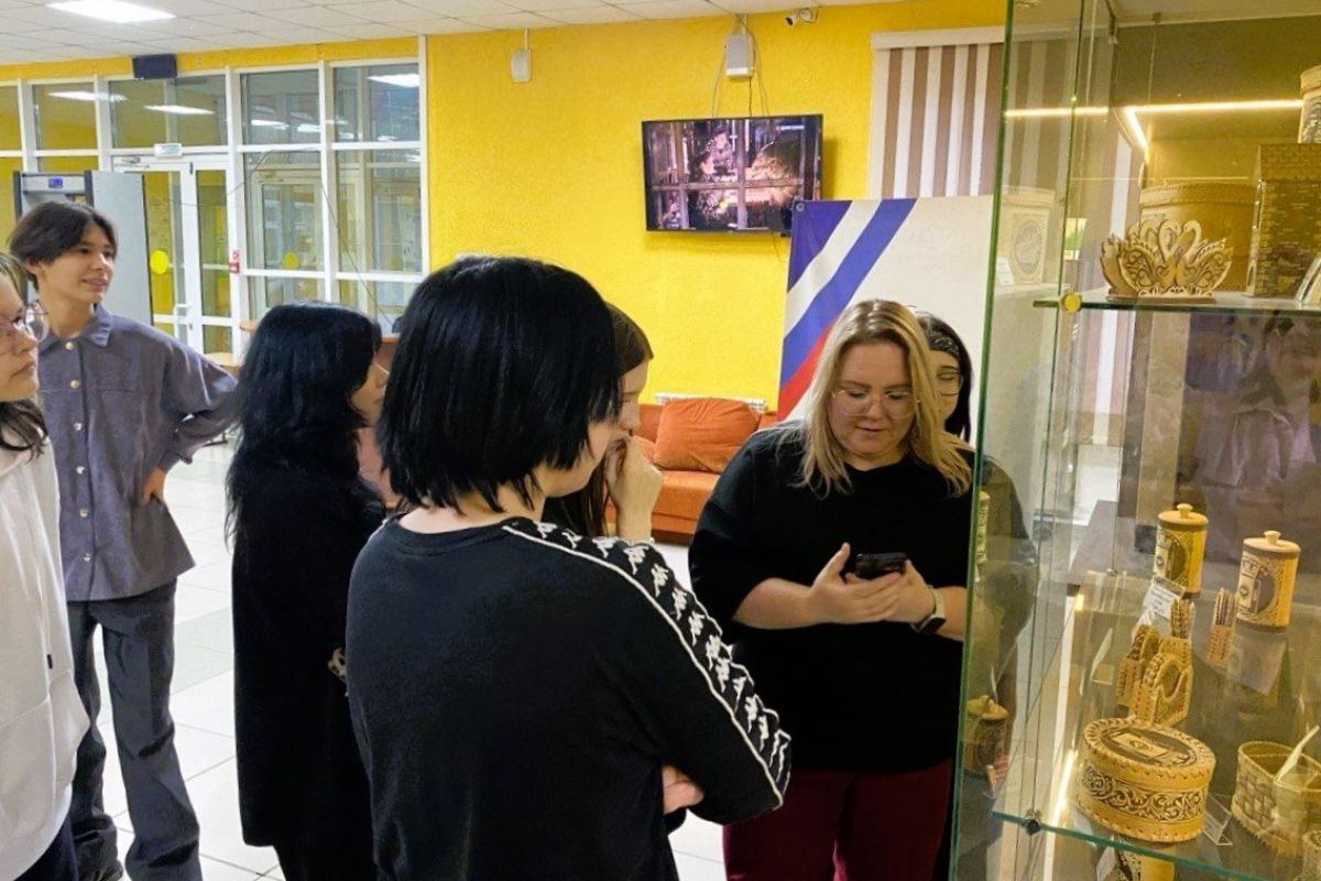 Активисты «Единой России» познакомили школьников Октябрьского (ХМАО) с профессиями в сфере культуры и искусства