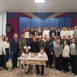 «Единая Россия» установила Парту Героя в школе Элисты