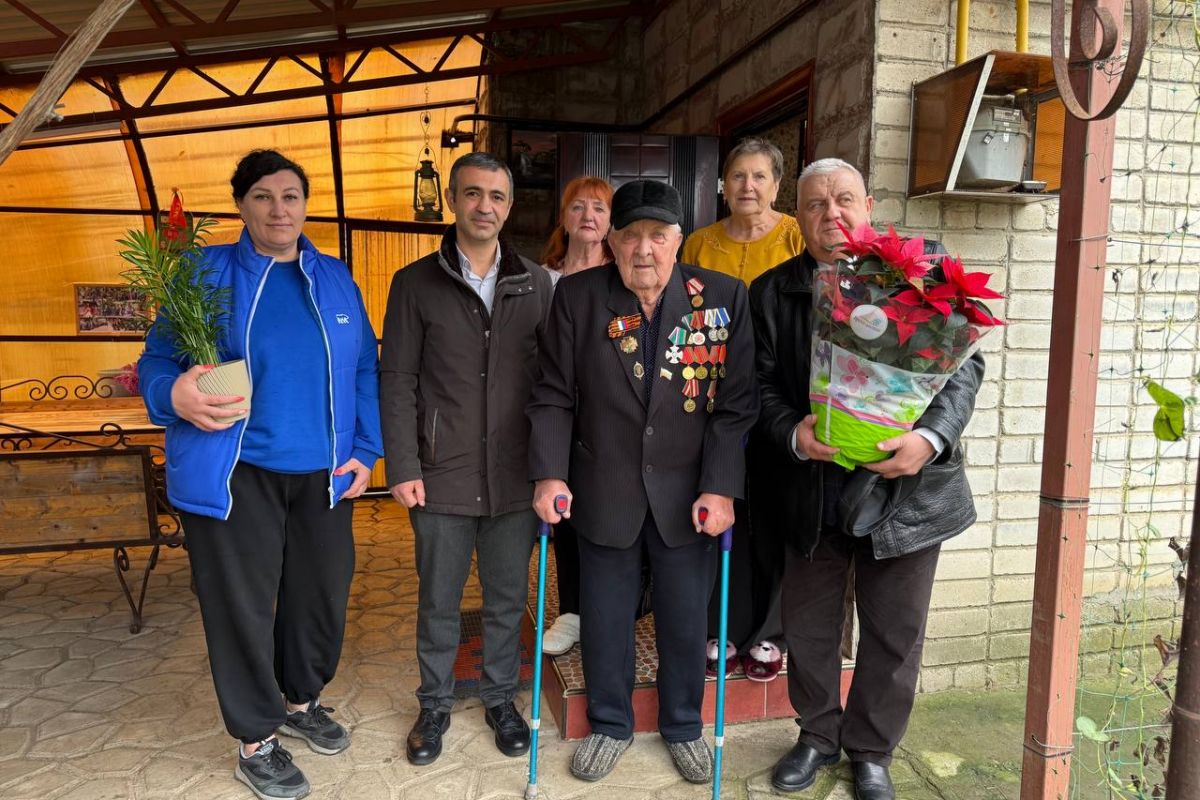 «Единая Россия» поздравила с 98-летием ветерана Великой Отечественной войны из Степновского округа