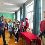 «Единая Россия» установила Парту Героя в сельской школе Башкортостана
