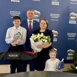 В Воронеже 14-летнему Егору Смирных вручили новогодний подарок от Владимира Якушева