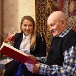 «Единая Россия» поздравила с днем рождения Почетного гражданина Воронежа