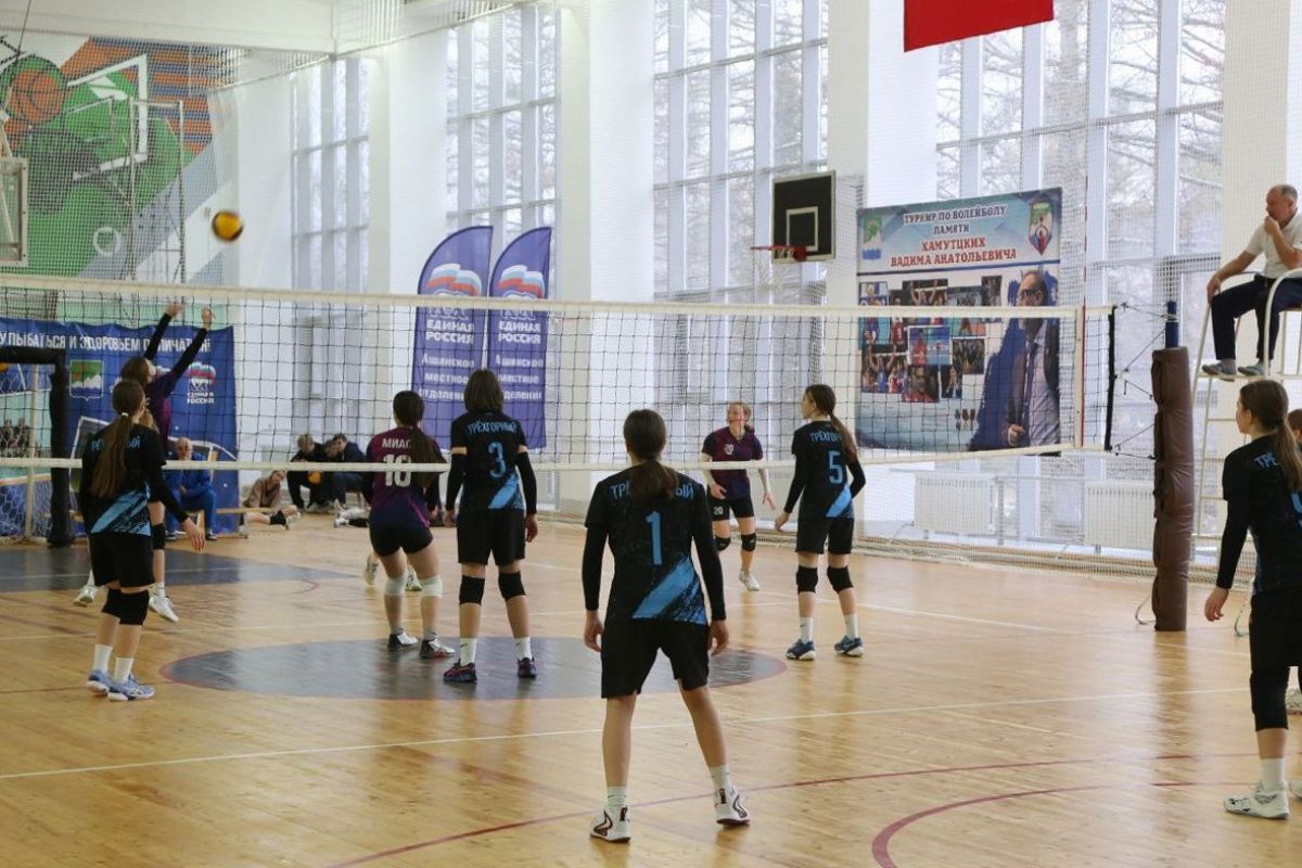 В Аше прошел второй открытый турнир по волейболу