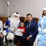 Юному жителю Апастово передали подарок от Раиса Татарстана
