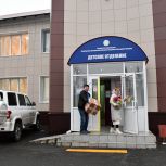 Единороссы доставили подарки «Коробки храбрости» в Вурнарскую ЦРБ