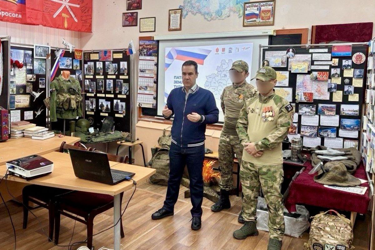 В рамках проекта «Патриоты земли Тульской» школьники пообщались с участниками СВО