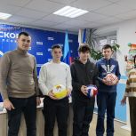 «Единая Россия» передала мячи детским учреждениям Рубежного