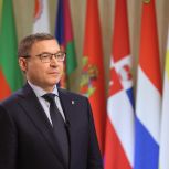 Владимир Якушев: Более 30 лет Конституция служит надёжным правовым фундаментом развития страны, задаёт ясные ориентиры для государства и общества