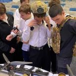 Координатор партпроекта «Женское движение Единой России» Люсьена Дейсар провела урок мужества для котовской молодёжи