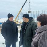 Школы, детские сады, спорткомплексы, общественные пространства: «Единая Россия» проинспектировала работы на объектах народной программы в регионах