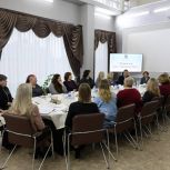 При поддержке «Единой России» В Новоусманском районе прошел круглый стол «Женщина — мать, жена и общественный деятель»
