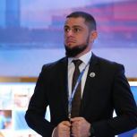 Ахмед Дудаев поздравил коллег из «Единой России» с днем рождения партии