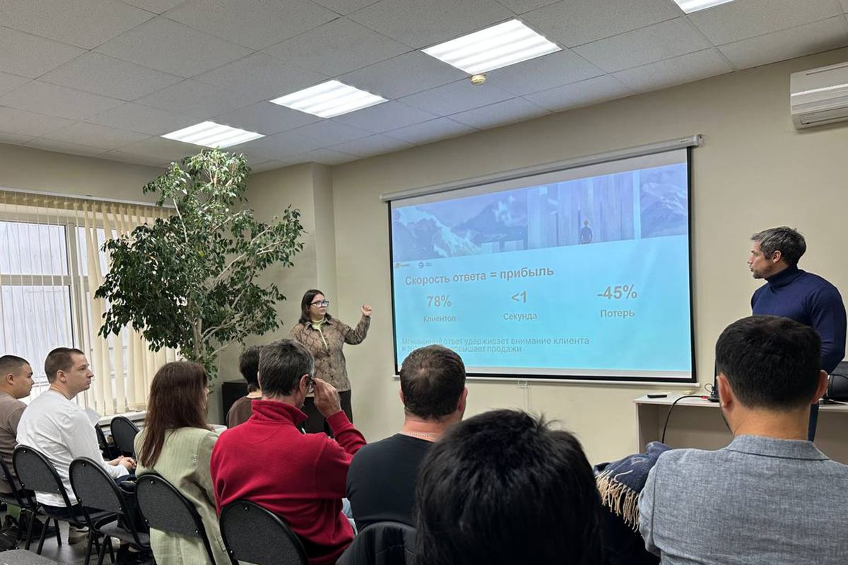 В Астрахани «Единая Россия» организовала для ветеранов СВО лекцию по теме цифрового бизнеса